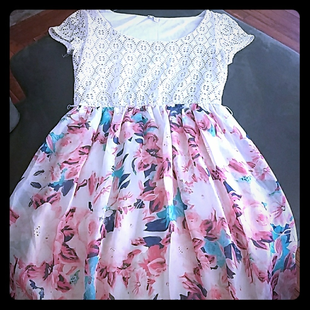 Lace top floral short dress